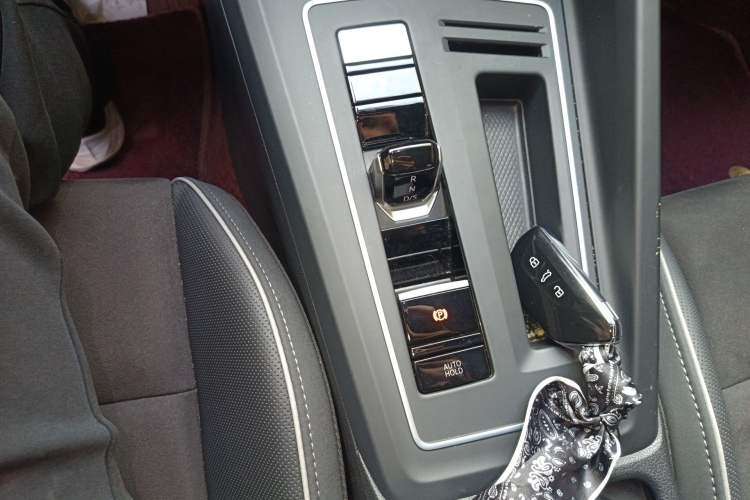 Used Volkswagen Golf 2023 280TSI DSG R-Line Lite Gear Lever