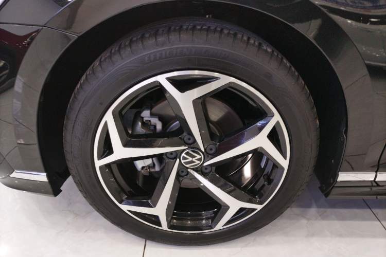 Used Volkswagen Magotan 2023 2 Million Units Limited Edition 330TSI DSG Leading Version Left Front Wheel Hub