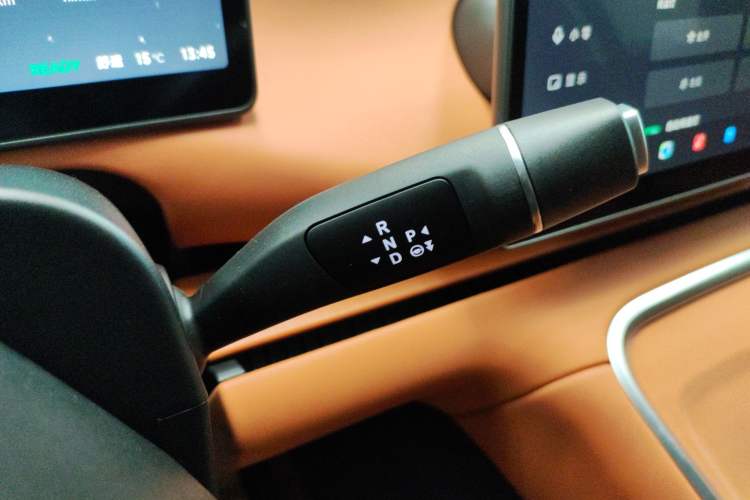 Used Leapmotor C16 2026 Extended-Range 280 LiDAR Zhizun Edition 5 Seats Gear Lever