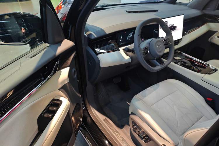 Used Zeekr 009 2024 Six-Seat Executive Version 4WD 108 kWh Driver Seat