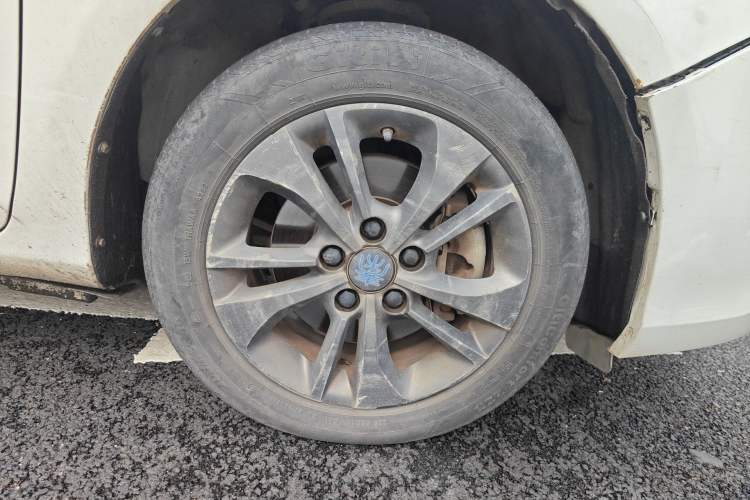 Used BYD Qin New Energy 2017 1.5T Luxury Model Right Front Wheel Hub