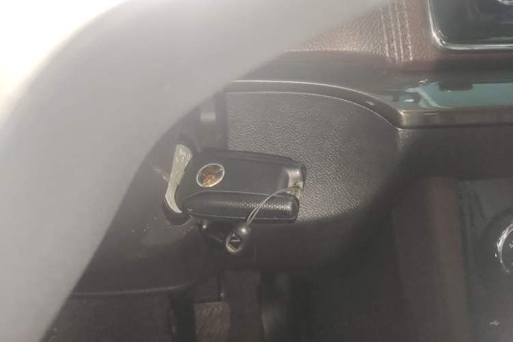 Used Venucia M50V 2017 1.6L XL CVT Luxury Edition