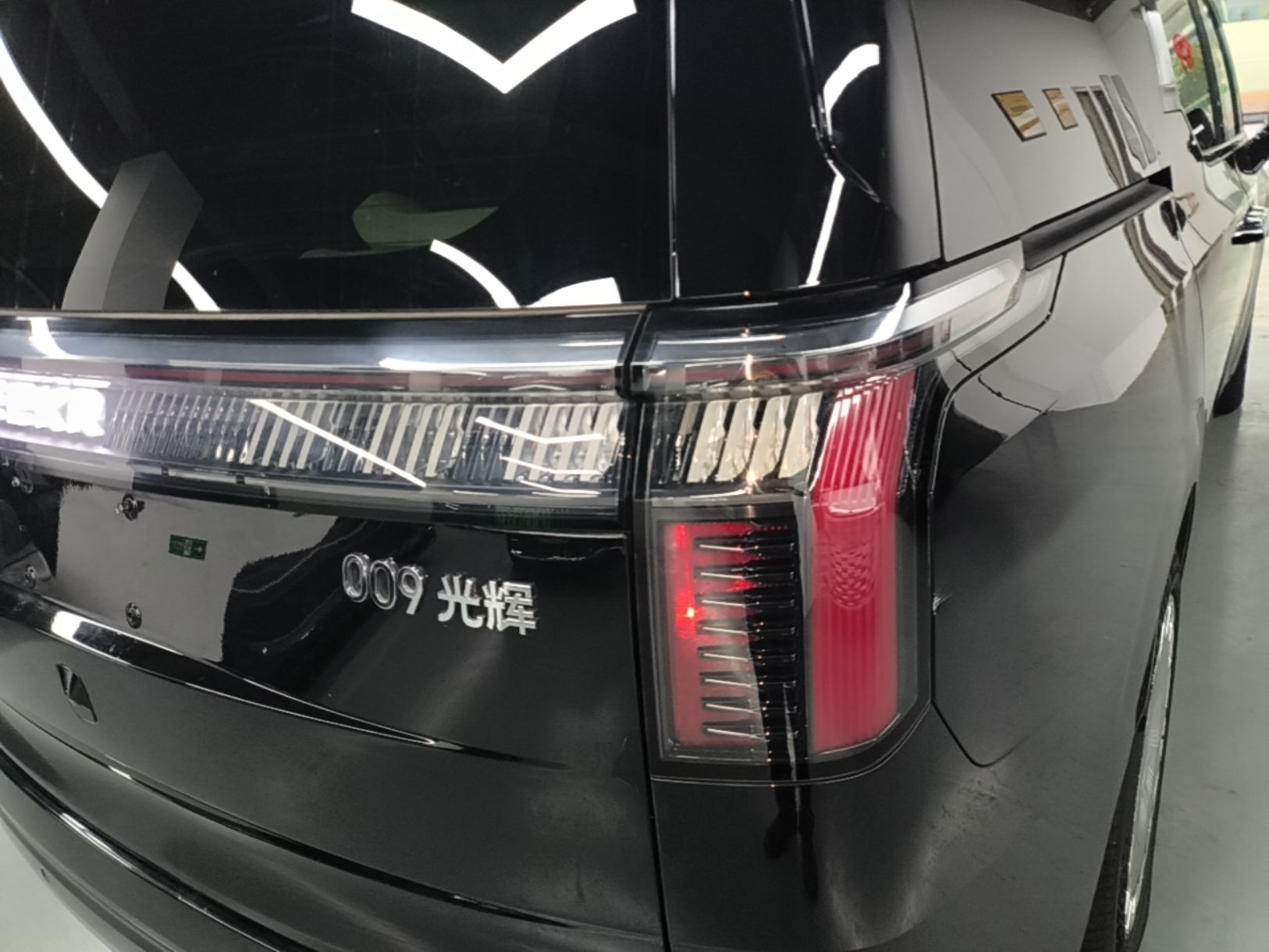 Zeekr 009 2024 GAC Trumpchi — снимка 9