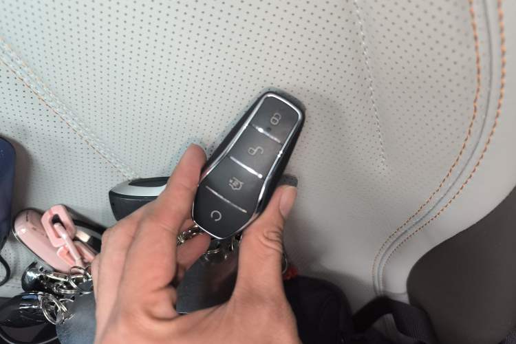 Used BYD Qin PLUS 2024 HONOR Edition DM-i 55KM Leading Model Vehicle Key