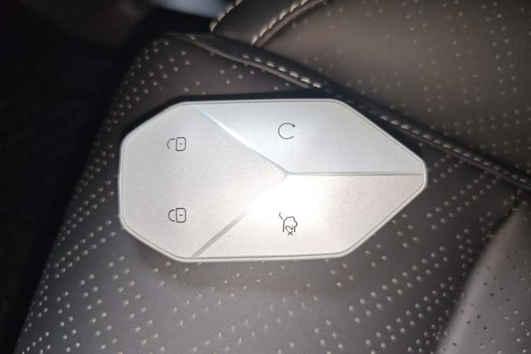 Used Formula Leopard Titanium 3 2025 501KM All-Wheel Drive Intelligent Driving Ultra Version