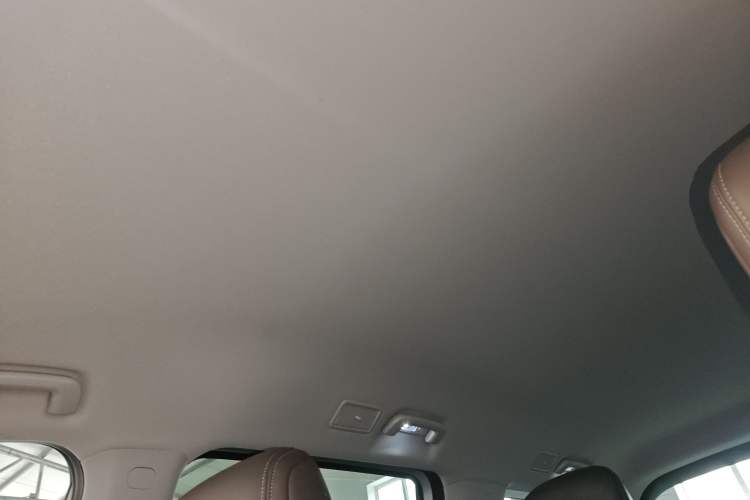 Used Wuling Starlight 730 2025 Model Plug-in Hybrid 125km Luxury Edition