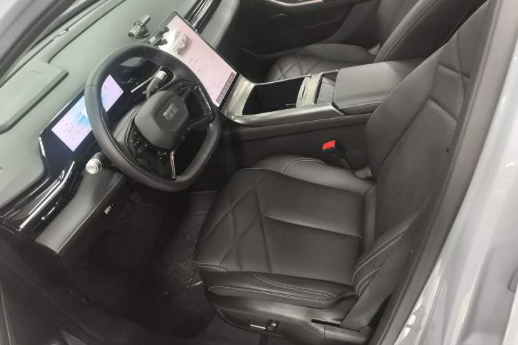 Used Geely Galaxy L6 2024 125km PLUS Dragon Edition
