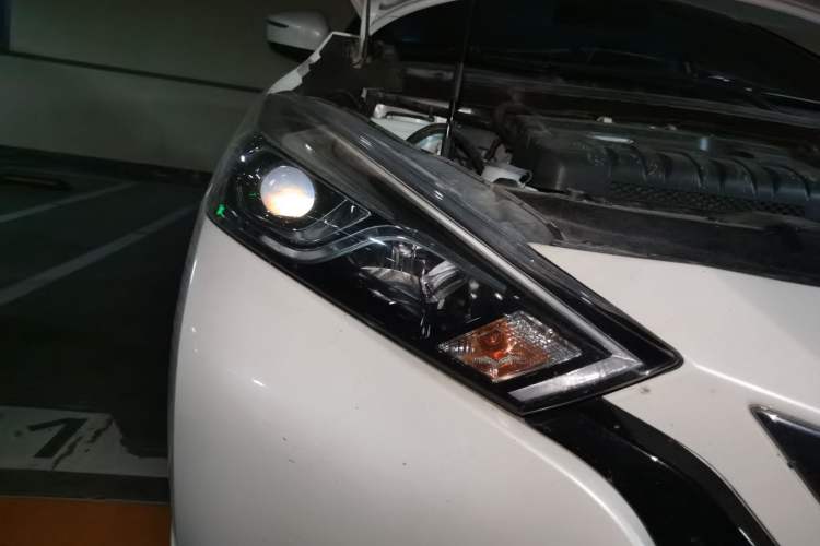 Used Nissan Lannia 2020 1.6L CVT Cool Edition Right Front Headlight