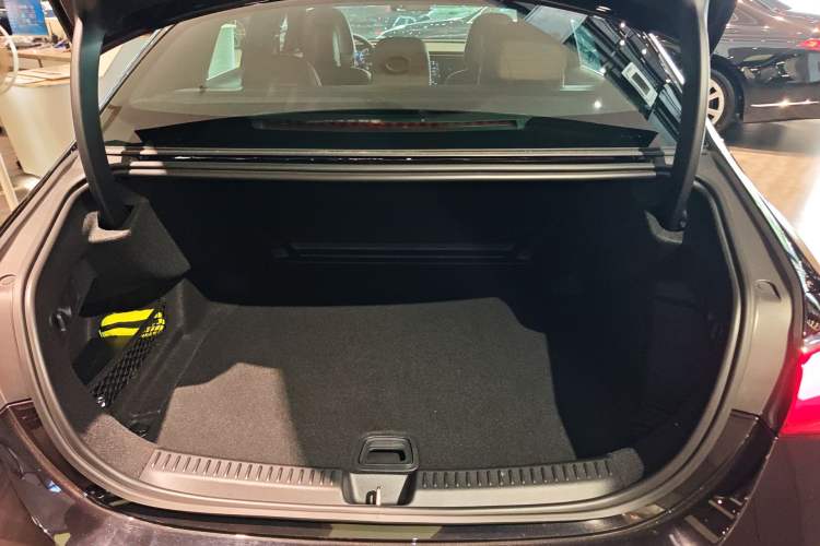 Used Mercedes-Benz E-Class 2024 Facelift E 300 L Luxury Edition Trunk