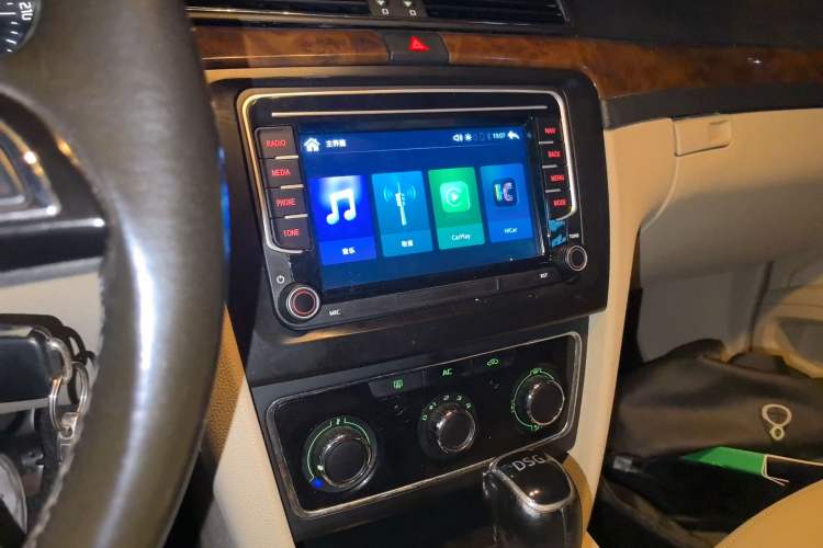 Used Skoda Superb 2013 1.4 TSI DSG Prestige Edition Audio And AC Panel