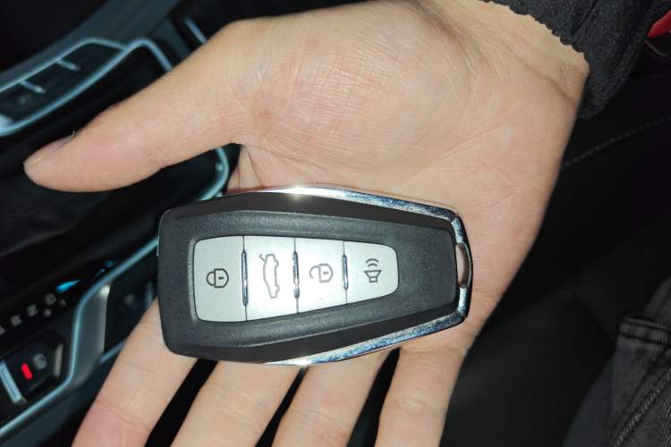 Used Geely Auto Emgrand 2019 Leading Edition 1.5L CVT Upward-Connected Model China VI Standard Vehicle Key