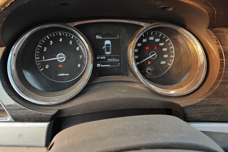 Used Baojun 730 2016 1.5L Manual Comfort Version 7 Seats China V Emission Standard Odometer Close Up