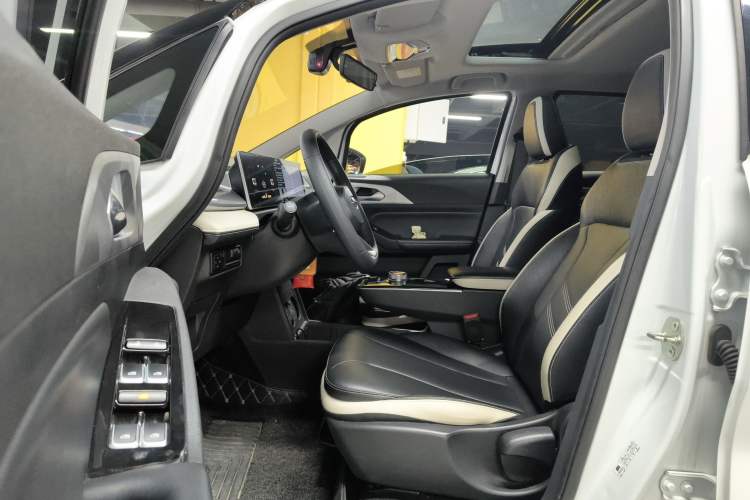 Used Geometry E Firefly 2023 401KM Linglong Tiger 5-Seater Driver Seat