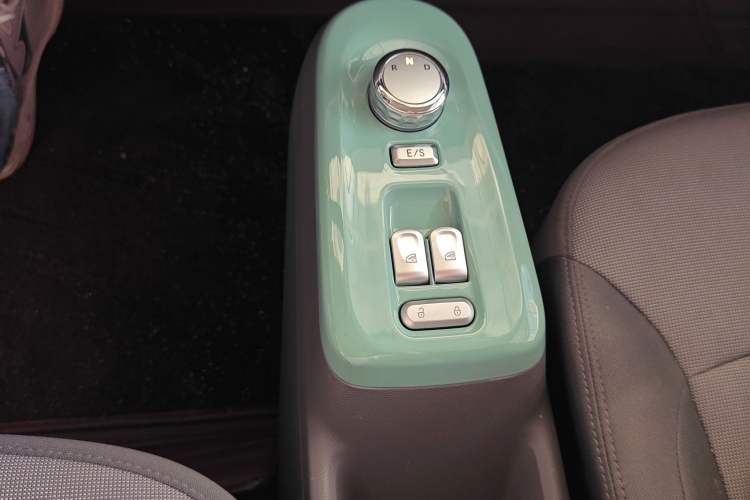Used CHANGAN NEVO Lumin 2024 205km Launch Edition Gear Lever