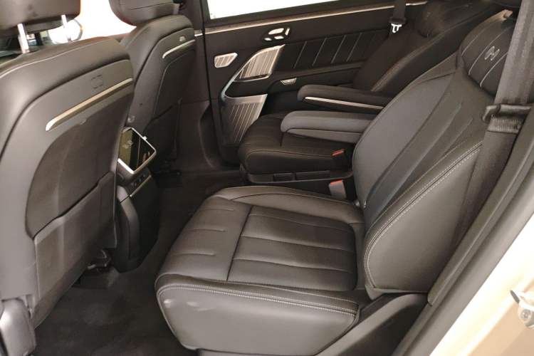 Used ONVO Luxeed L90 2025 Model—Ultra Six-Seater Version