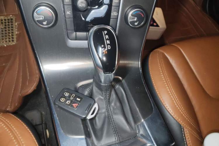 Used Volvo V60 2013 T5 Zhiya Edition Gear Lever