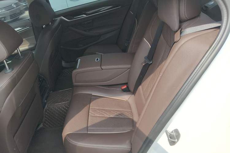 Used BMW 5 Series 2022 Second Facelift 525Li Luxury Package Left Rear Seat