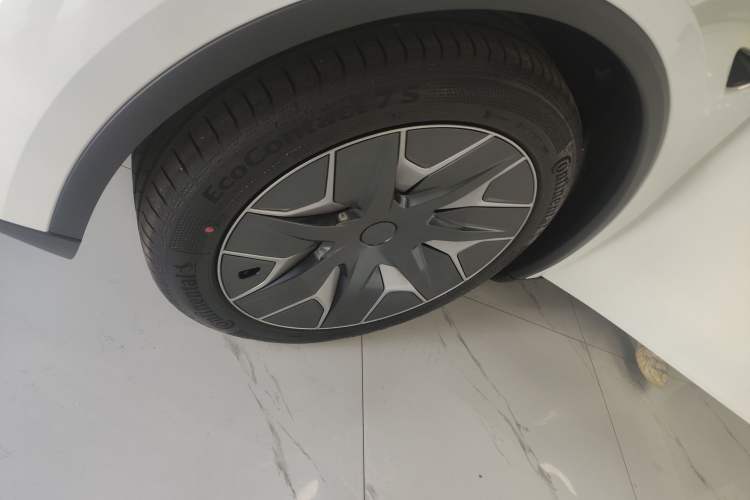 Used Tesla Model Y L 2025 Model Long-Range All-Wheel-Drive Version