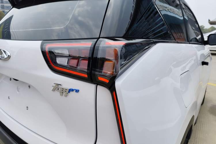 Used Chery New Energy Boundless Pro 2022 301km "Divine Beast" Version with Lithium Iron Phosphate Right Rear Taillight