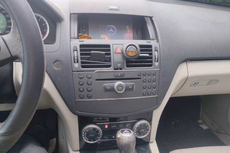 Used Mercedes-Benz C-Class 2010 C 180K Classic model Audio And AC Panel