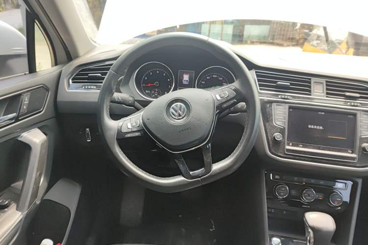 Used Volkswagen Tiguan L 2017 330TSI Automatic Two-Wheel Drive Comfort Edition Steering Wheel