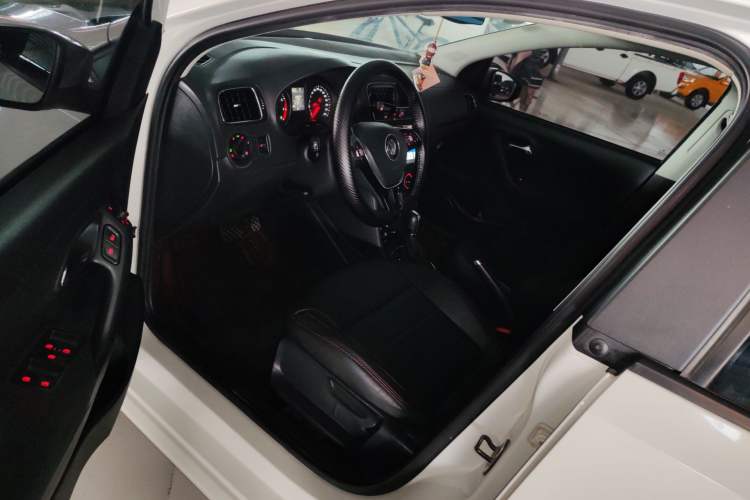 Used Volkswagen Polo 2016 1.6L Automatic Comfort Model Driver Seat