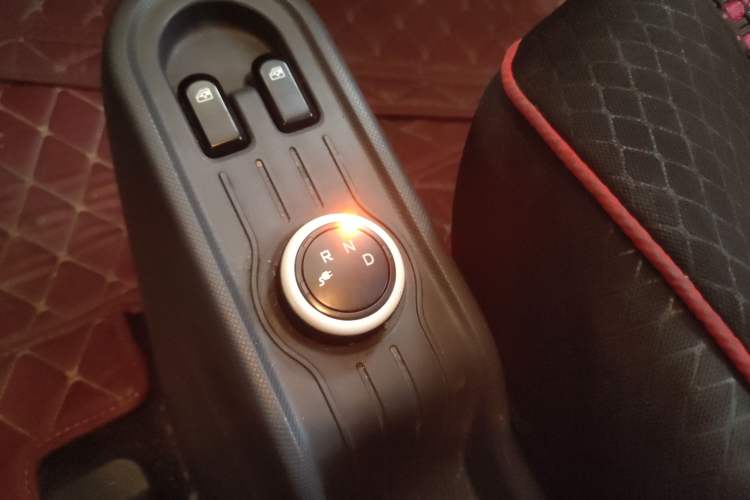 Used Wuling Hongguang MINIEV 2022 Macaron Premium Model – Lithium Iron Phosphate Gear Lever