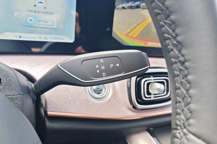 Used Chery Tiggo 9 2025 2.0T Automatic Two-Wheel Drive Luxury Edition 5 Seats Gear Lever