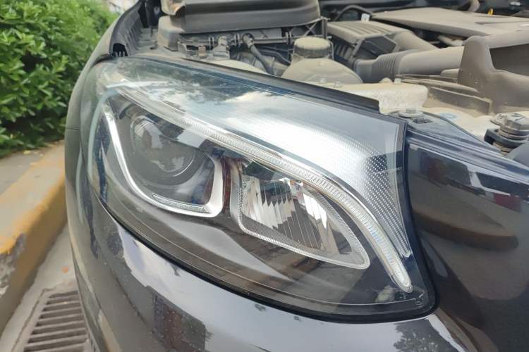 Used Mercedes-Benz GLC 2017 GLC 260 4MATIC Luxury Model Right Front Headlight