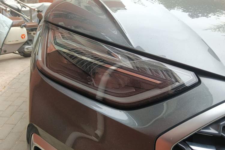 Used Audi Q5L Sportback 2022 40 TFSI Luxury Model Right Front Headlight