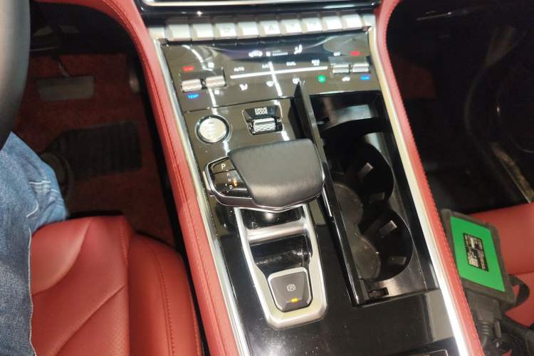 Used CHANGAN CS85 COUPE 2019 1.5T DCT Luxury Version China VI Standard Gear Lever