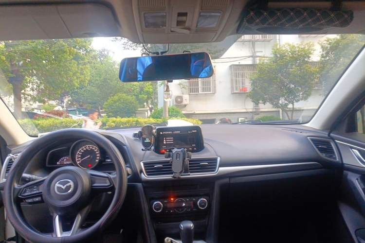 Used Mazda 3 Axela 2017 Sedan 1.5L Automatic Luxury Model China VI Standard
