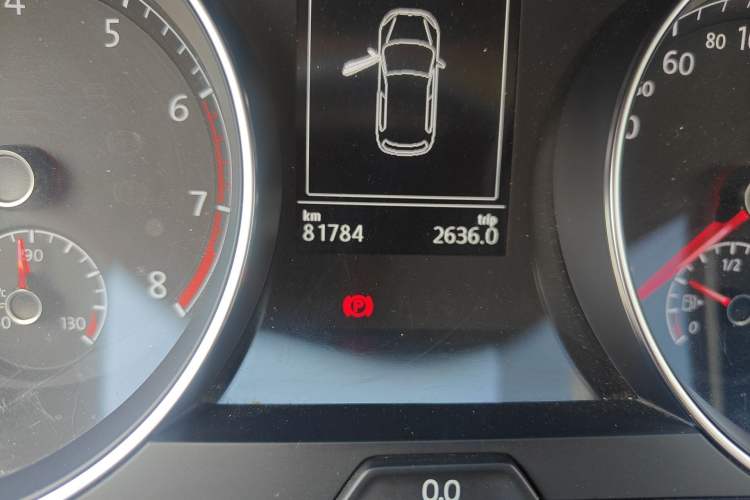 Used Volkswagen Golf 2017 230TSI Automatic Comfort Edition – Celebrating Milestone of One Million Units Odometer Close Up