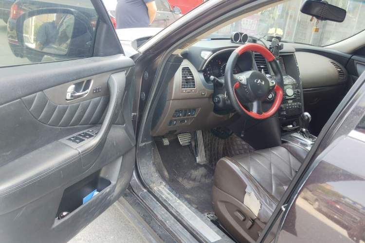 Used Infiniti QX70 2013 3.7L Standard Edition