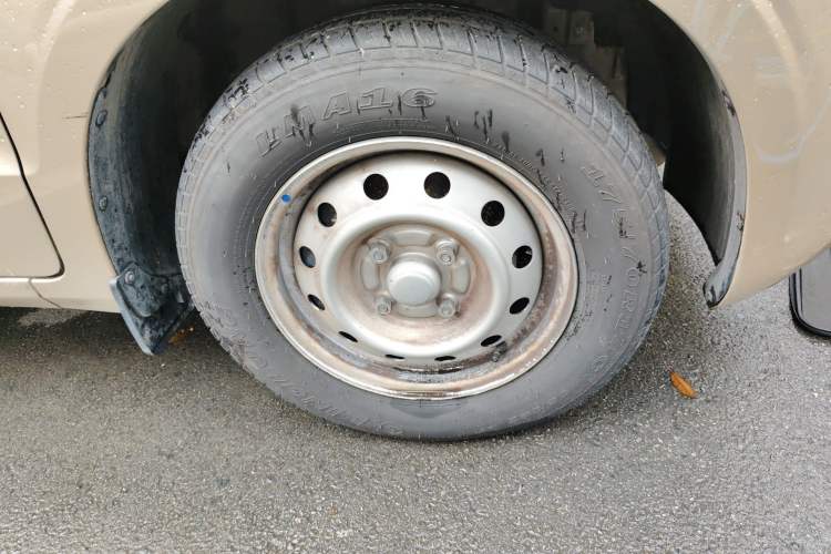 Used Wuling Hongguang V 2022 1.5L Jingqu Version Hydraulic Power Steering LAR Right Front Wheel Hub