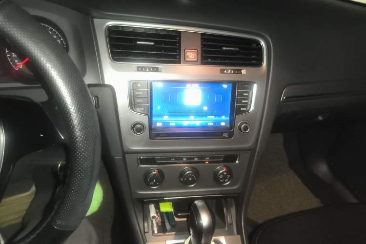 Used Volkswagen Golf 2014 1.6L Automatic Comfort Model Audio And AC Panel