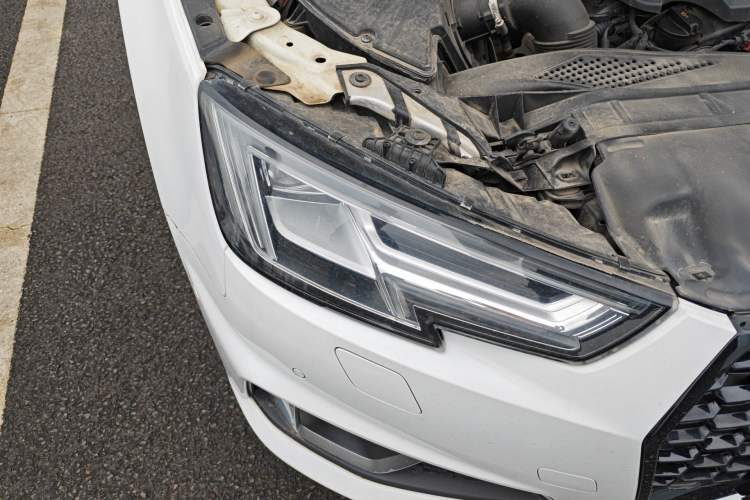 Used Audi A4L 2019 40 TFSI Fashion Edition China VI Emission Standard Right Front Headlight