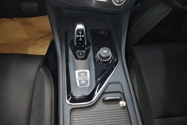 Used Lynk & Co 02 2021 2.0TD Automatic Two-Wheel Drive "Jin" Champion Edition Gear Lever