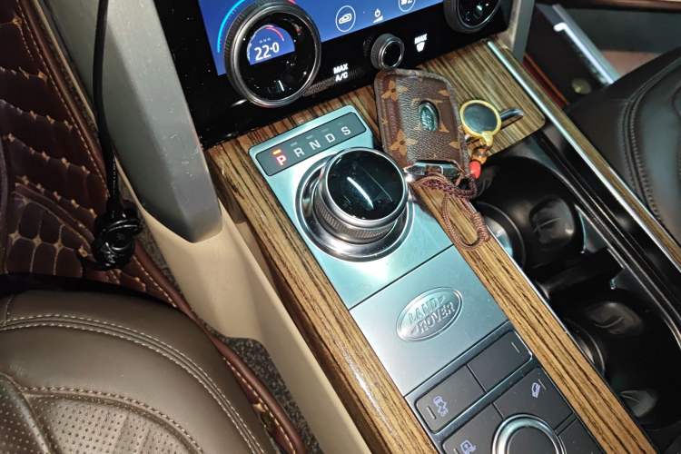 Used Land Rover Range 2018 3.0 SC V6 AB Prestige Extended Edition Gear Lever