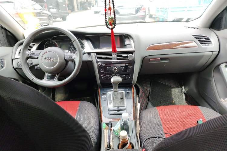 Used Audi A4L 2013 35 TFSI Automatic Standard Model Center Console