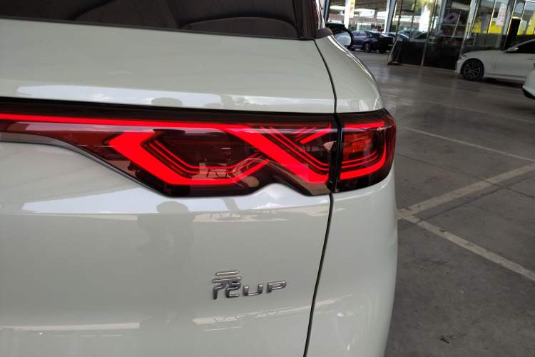 Used BYD Yuan UP 2025 Model 301KM Leading Version Right Rear Taillight