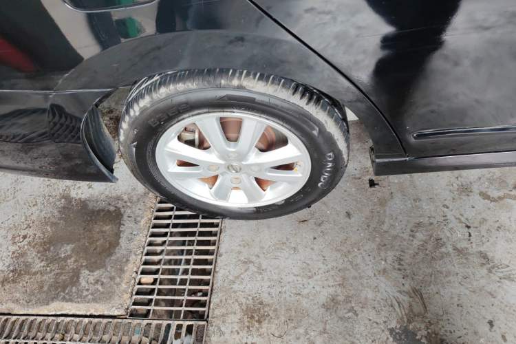 Used Nissan Sylphy 2012 Classic 1.6XE Automatic Comfort Edition Right Rear Wheel Hub