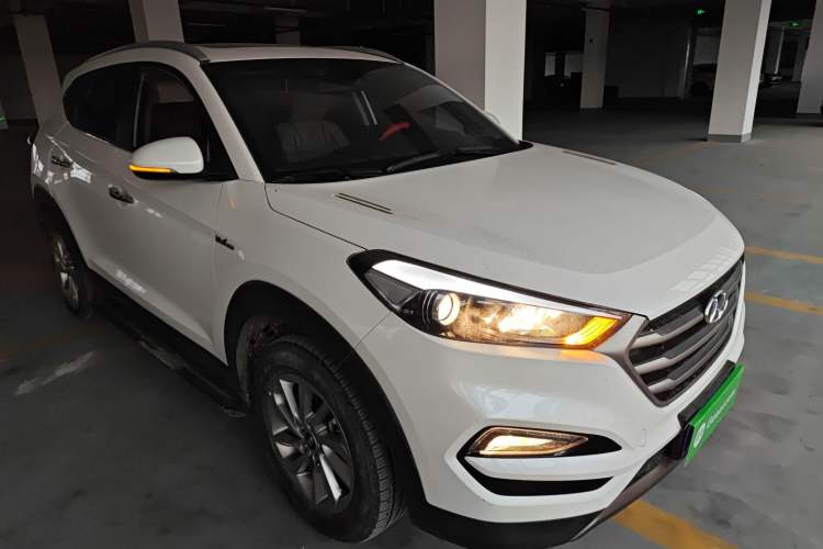 Used Hyundai Tucson 2015 1.6T Dual-Clutch Two-Wheel-Drive Smart Model Exterior 1