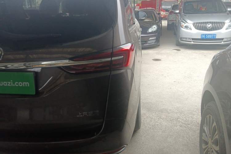 Used Buick GL8 2023 Facelifted Land Cruiser Executive Luxury Version
