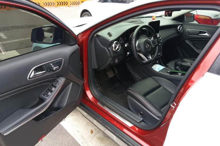 Used Mercedes-Benz GLA 2019 GLA 200 Dynamic Edition Driver Seat