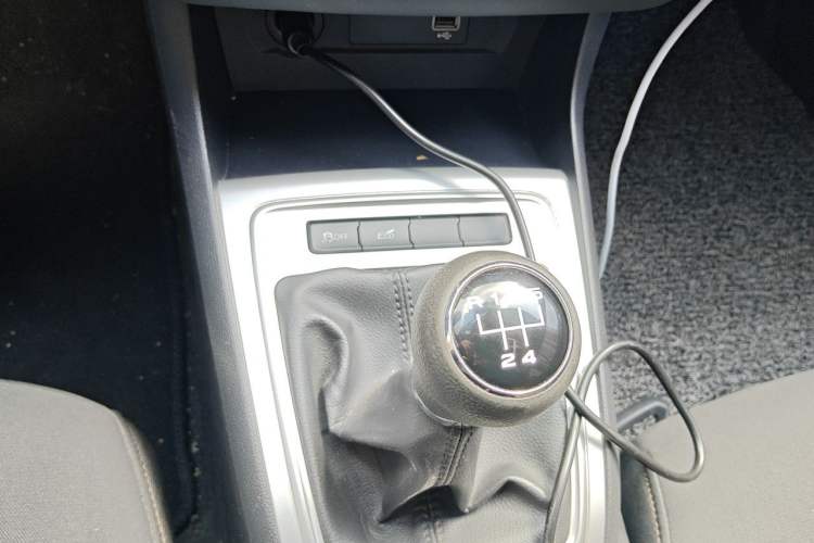 Used Roewe i6 2019 PLUS 1.6L Manual 4G Connected Deluxe Top-Tier Version