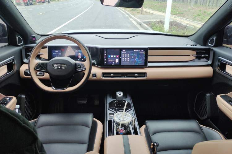 Used Geely Auto icon 2023 1.5TD Chocolate Luxe Edition Center Console