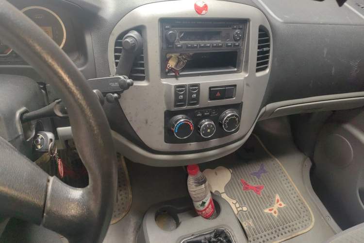 Used FORTHING Lingzhi 2013 M5 Q7 2.0L 7-Seater Long-Wheelbase Comfort Model