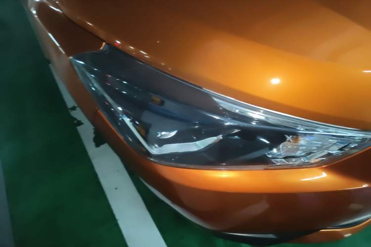 Used Nissan Kicks 2017 1.5L CVT Smart Drive Edition Right Front Headlight