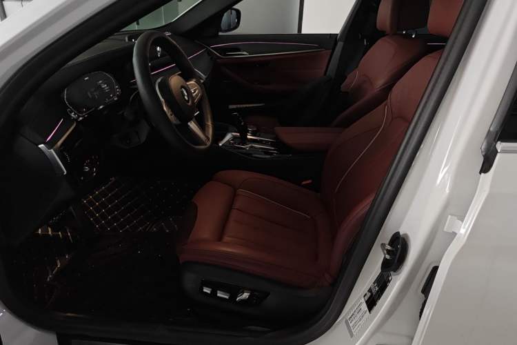 Used BMW 5 Series 2023 530Li Luxury Edition M Sport Package Left Front Seat